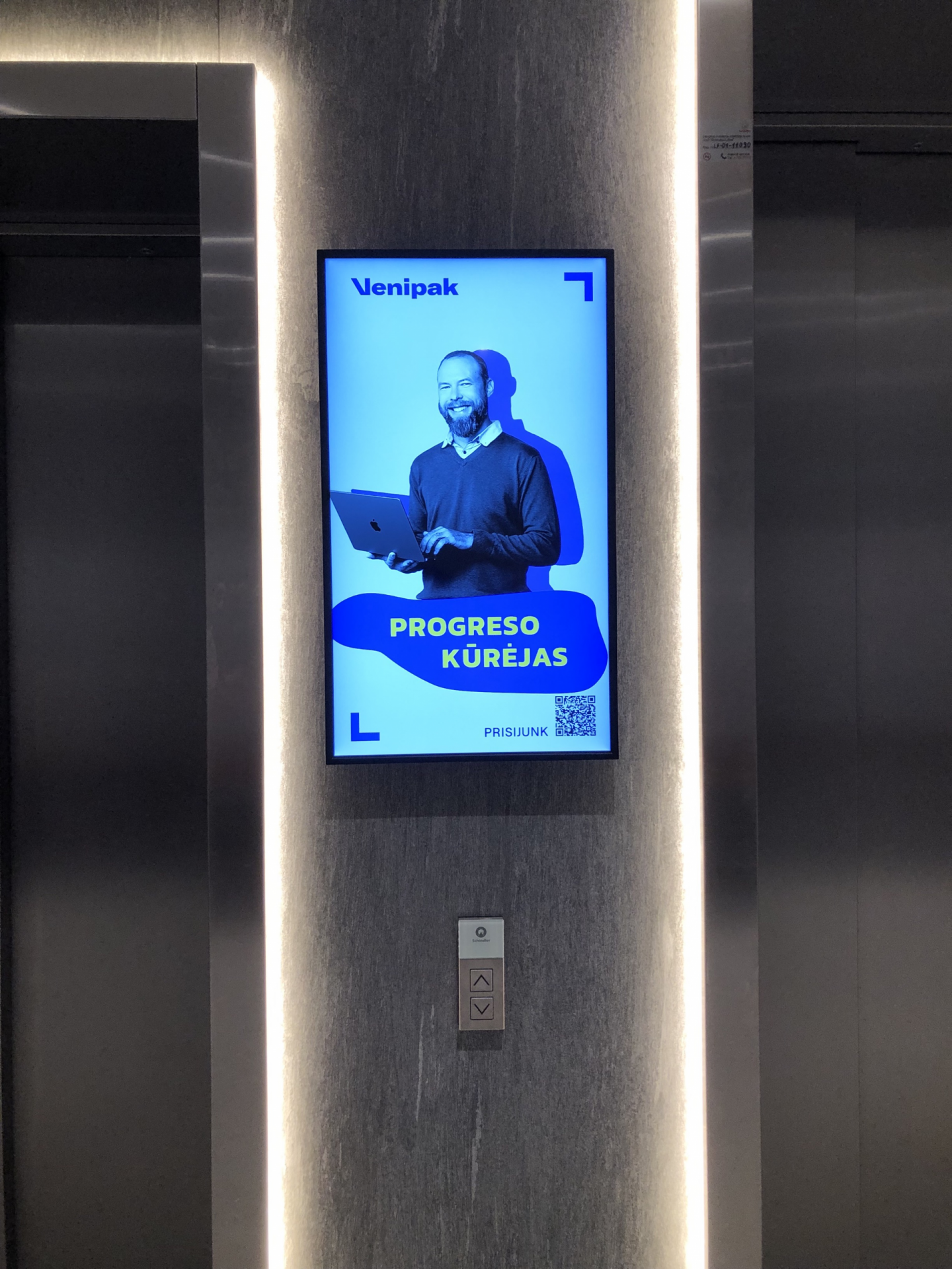 Reklaminis ekranas Alfa verslo centre (Simbiocity)