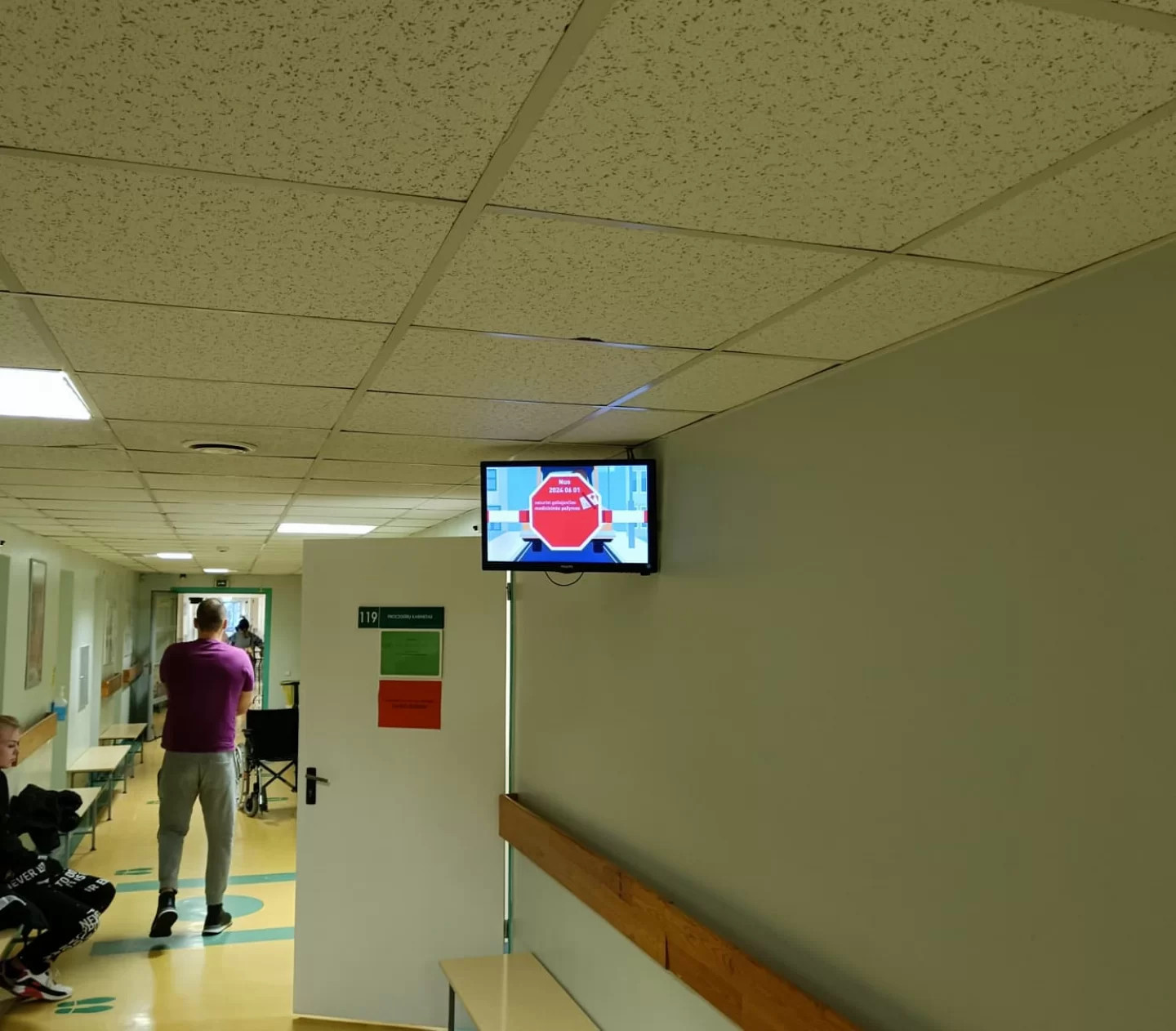 Reklaminiai ekranai VŠĮ Respublikinėje Šiaulių ligoninėje, konsultacijų poliklinikoje