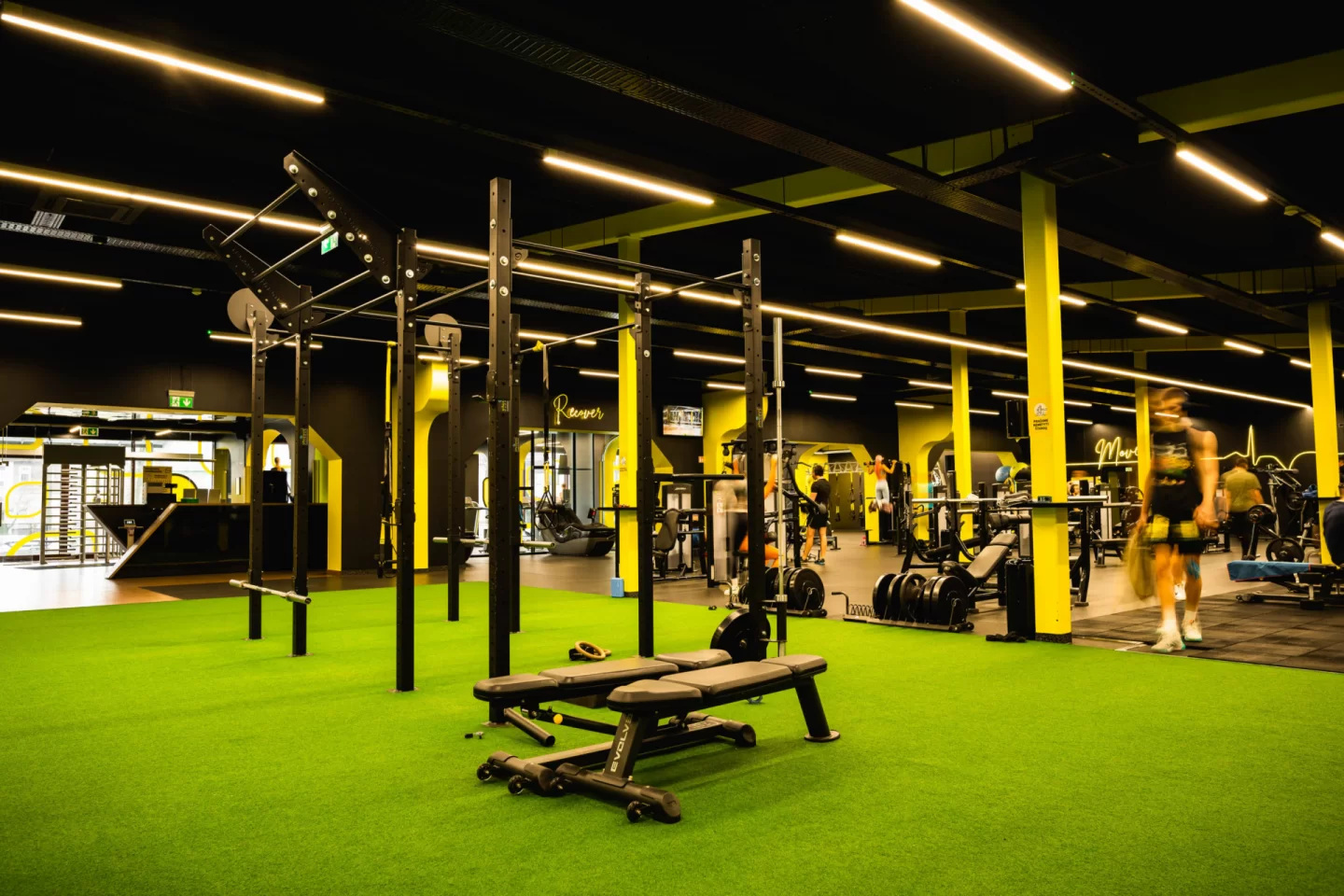 Lemon Gym Savanoriai reklaminiai ekranai (yra ir vertikalus)