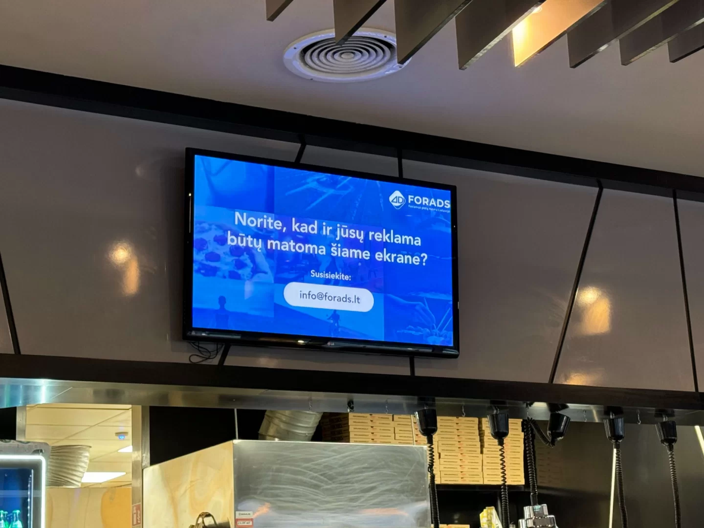 Charlie Pizza PPC Akropolis reklaminiai ekranai