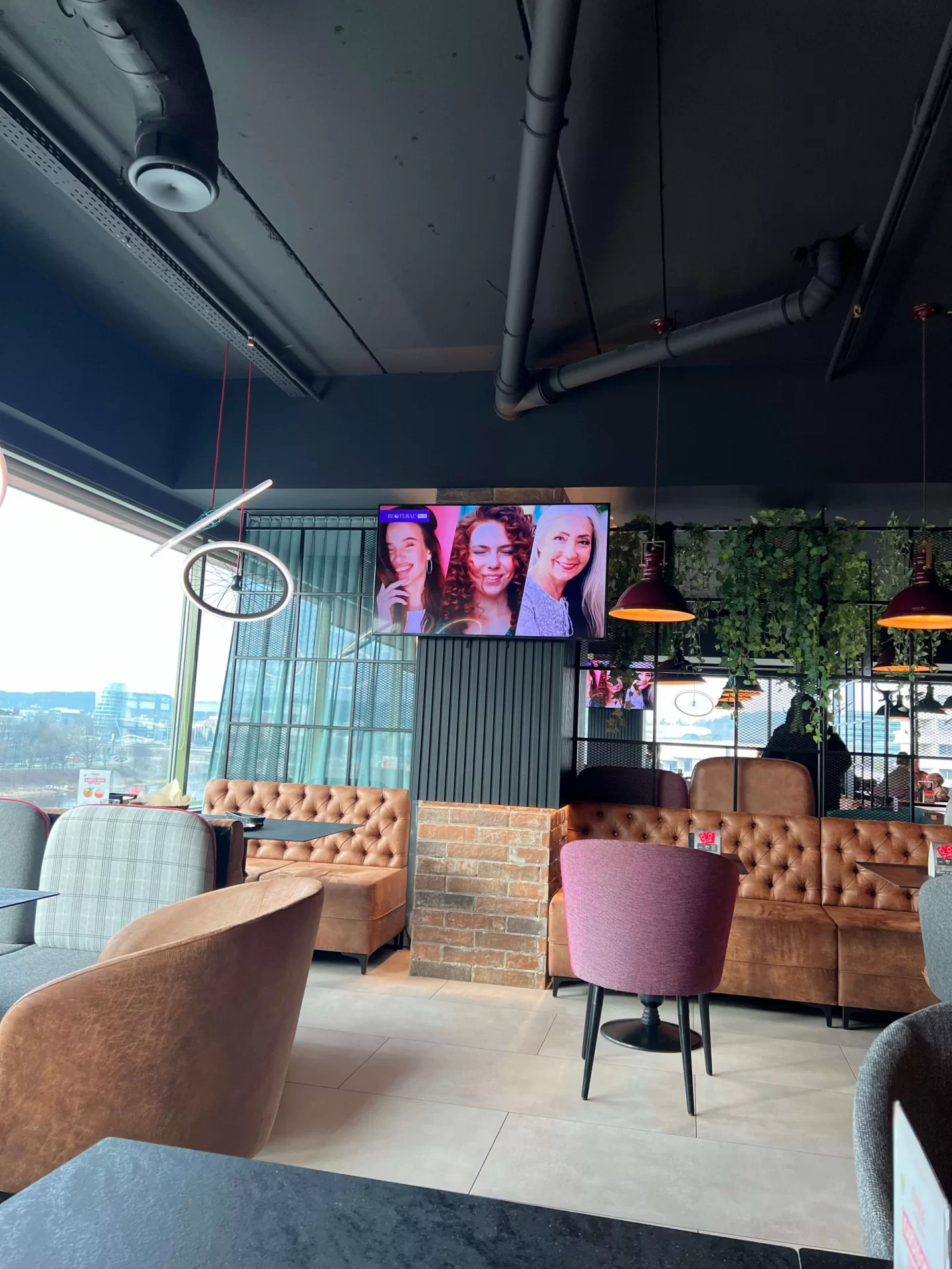 Katpedėlė PC CUP reklaminiai ekranai