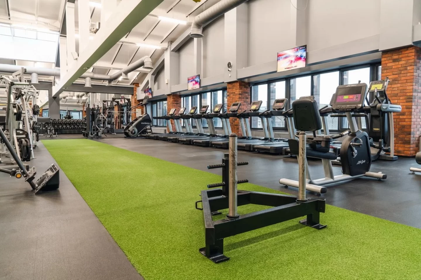 SportGates Žirmūnai reklaminiai ekranai