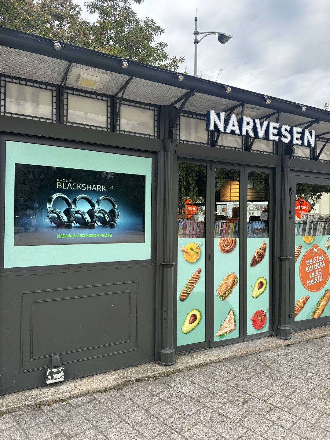 Narvesen LCD ekranas - Katedros (K10) (yra ir į lauką nukreiptas ekranas)