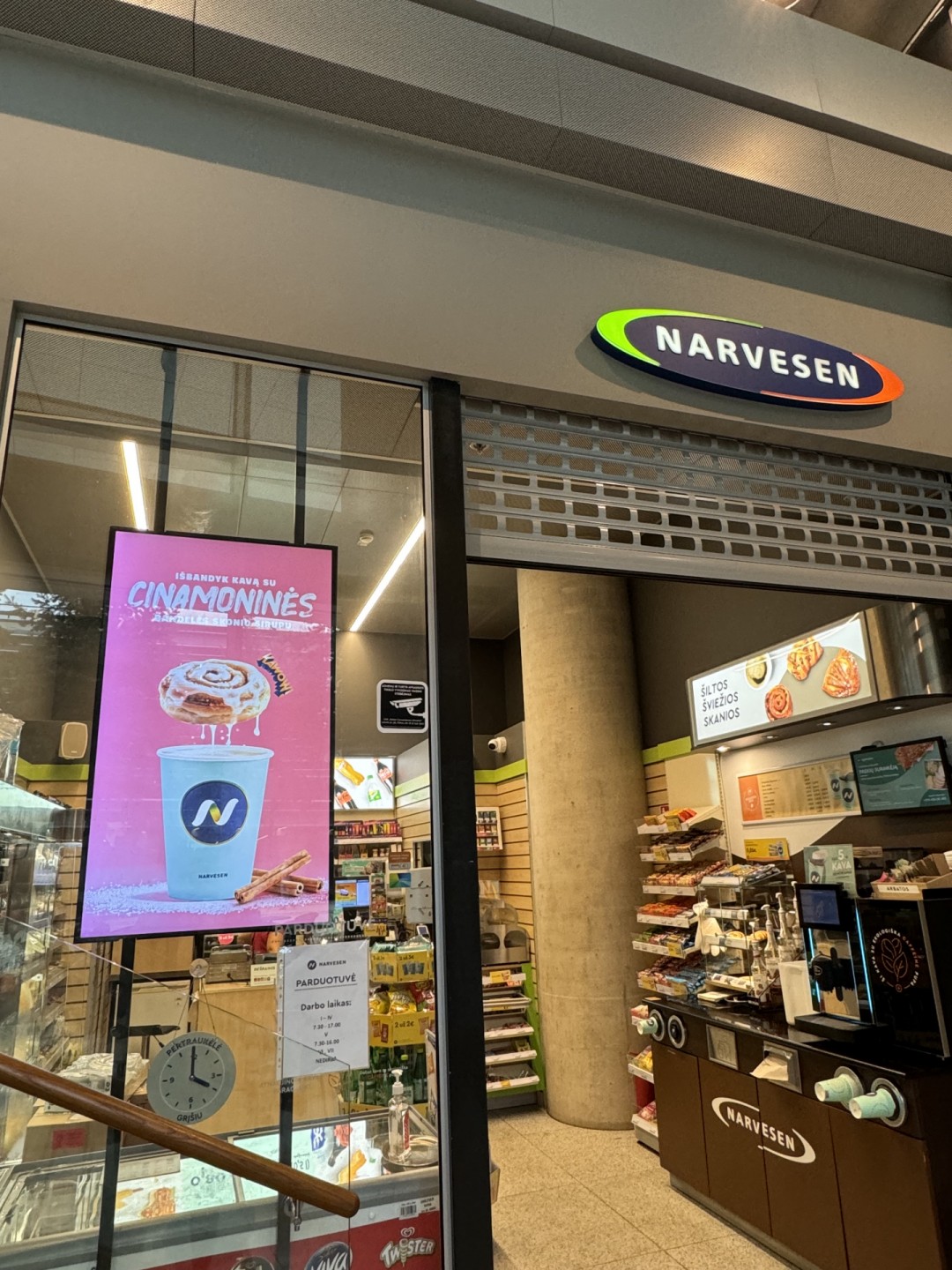 Narvesen LCD ekranas - Quadrum verslo centras (K597) (yra ir į lauką nukreiptas ekranas)