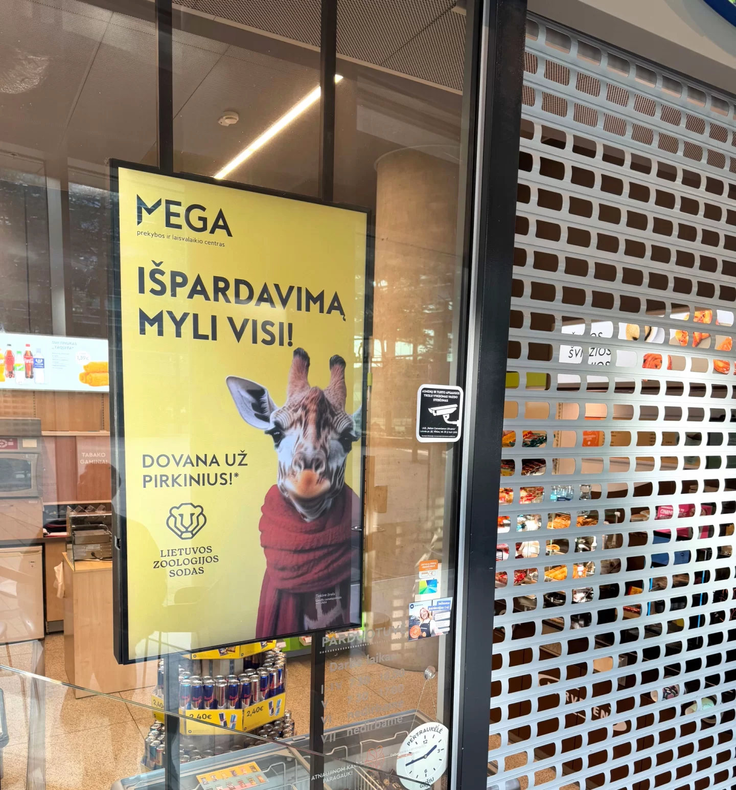 Narvesen LCD ekranas - Vilniaus geležinkelio stotis (K621) (yra ir į lauką nukreiptas ekranas)