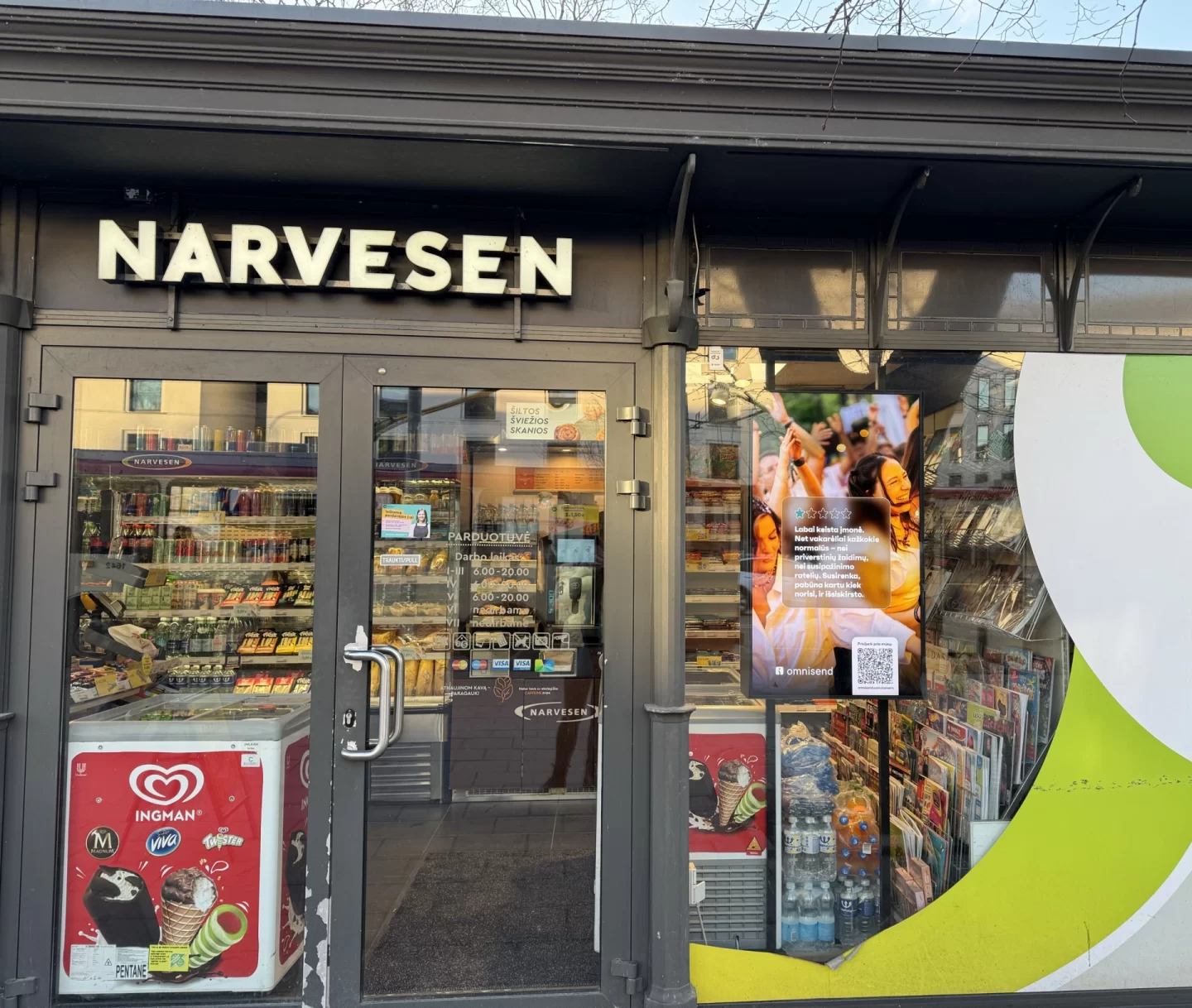 Narvesen LCD ekranas - Autobusų stot. (K466) (yra ir į lauką nukreiptas ekranas)