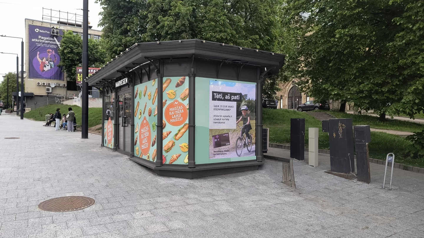 Narvesen LED ekranas nukreiptas į Žalią tiltą Vilniuje