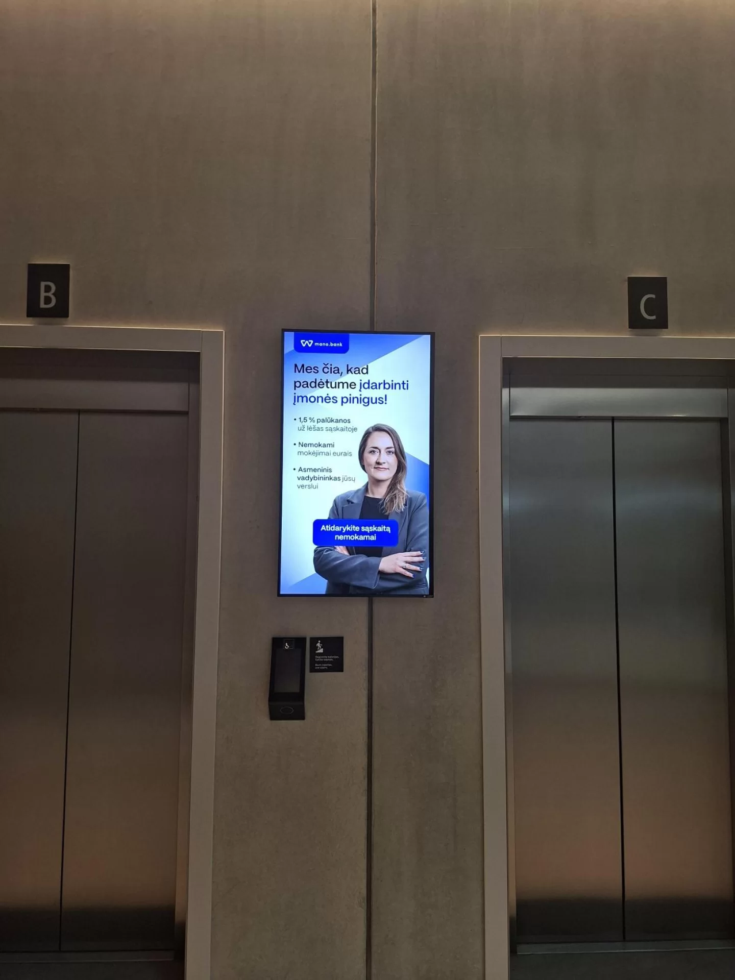 Reklaminiai ekranai Core verslo centre