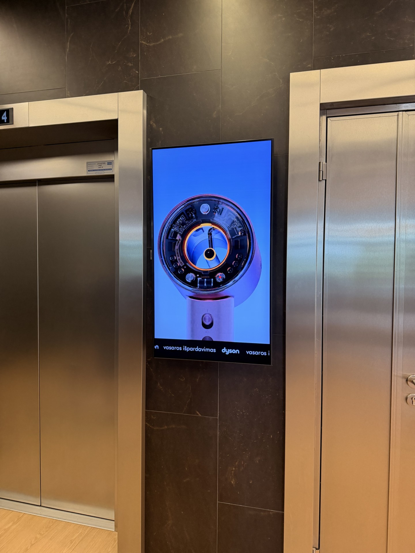 Reklaminis ekranas Saltoniškių 2 verslo centre