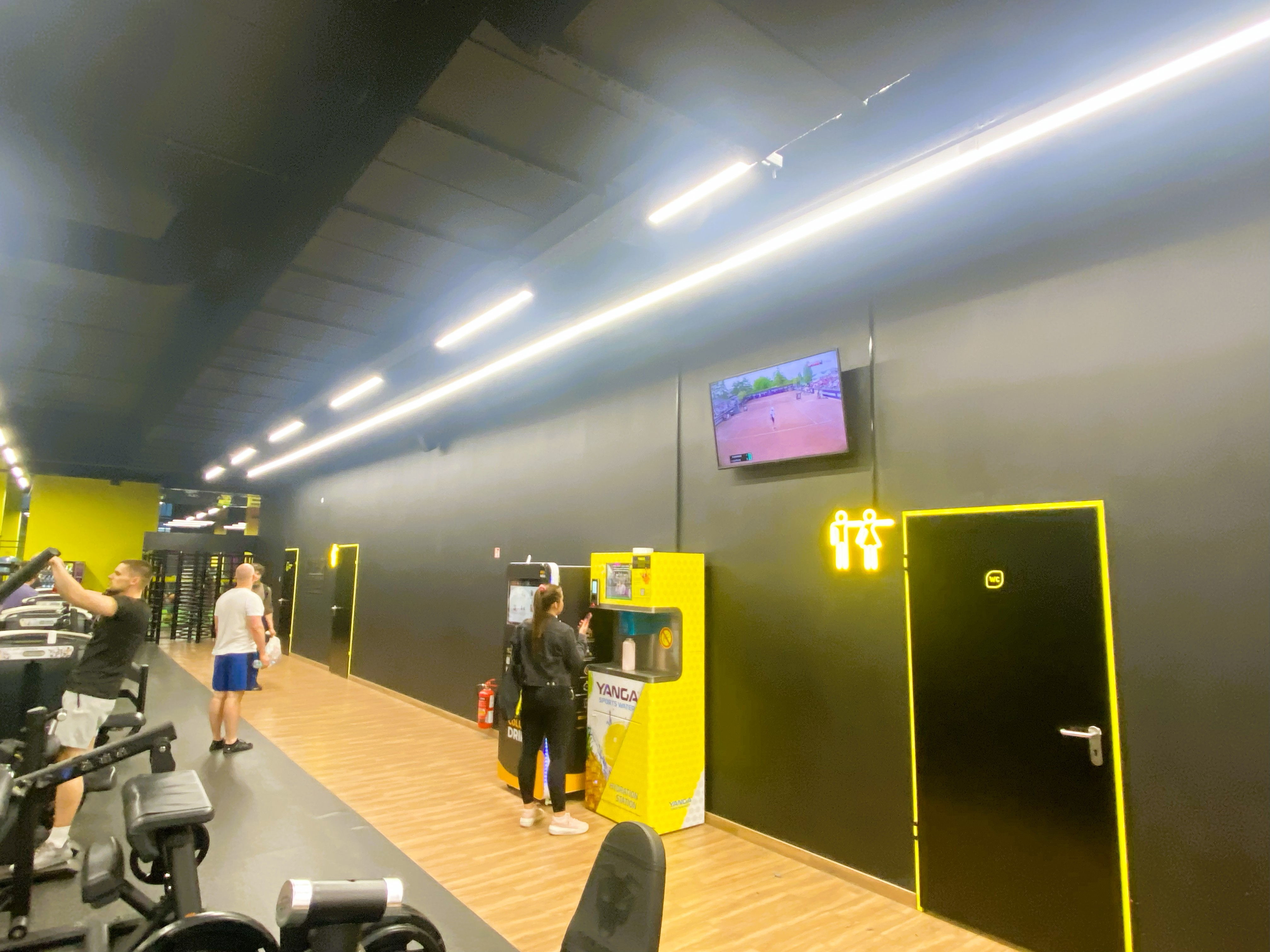 LV Lemon Gym Akropole reklaminiai ekranai