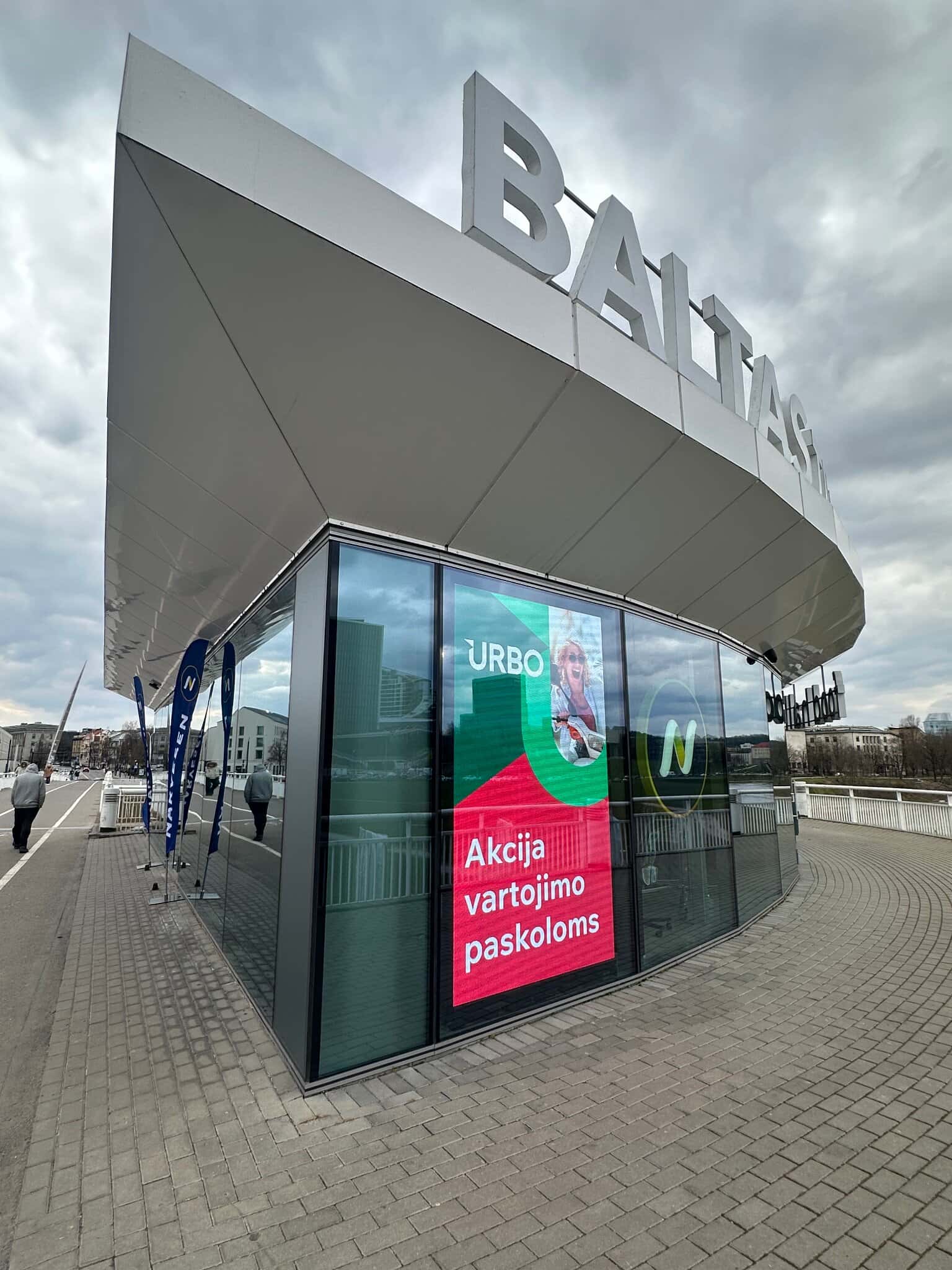 Reklama „Narvesen“ LED lauko ekrane prie Baltojo tilto