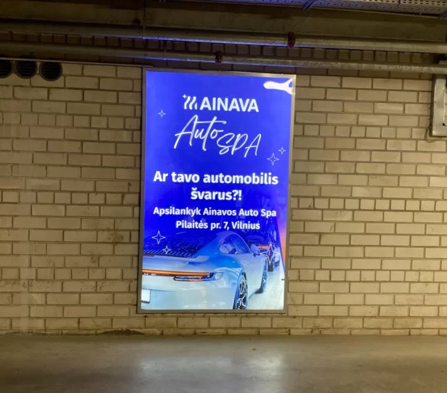 Stendai Verslo centrų parkinguose